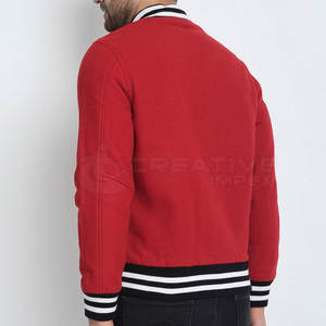 Chaqueta Letterman de gran tamaño transpirable de alta calidad para hombres Último diseño con cuello con capucha para la temporada de invierno - Product Image 2
