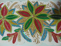 Chemin de table bohème artisanal en lin à 3 motifs floraux, orné de perles, écologique, élégant, pour intérieur/extérieur