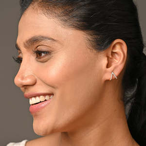 CLARA Pendientes de Aro Huggies de Plata de Ley 925 con Patrón de Letras Religiosas, Baño de Rodio, Opciones en Oro de 14k, Oro de 18k y Oro Rosa, con Perla - Product Image 4