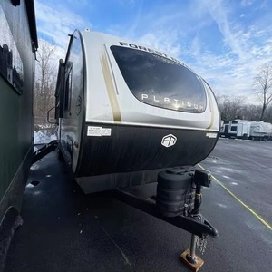 Remolque de Campamento F-o-r-e-s-t R-i-v-e-r Wildwood F-s-x 269VCX 2025 en Venta, Ideal para Campamentos y Viajes - Product Image 1