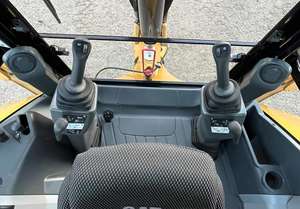 Chargeuse compacte d'occasion Cat, en bon état, faible consommation, charge nominale de 5 tonnes, pompe à godet pour moteur Cat, vente à bas prix - Product Image 6