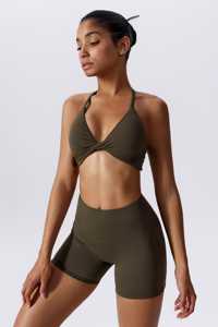 Unique Mocha Brown Sculpting Shorts y Twisted Front Strappy Sports Bra Escote profundo Mujeres Entrenamiento Conjunto de dos piezas para mujeres - Product Image 4