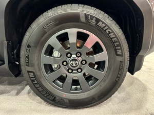 รถยนต์มือสองคุณภาพดี ปี 2024 รุ่น Cruiser Prado TX เครื่องยนต์ 2.8 ลิตร ขับเคลื่อน 4 ล้อ - Product Image 3