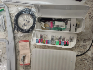 Machine à coudre et à broder Husqvarna Viking Designer Ruby Royale prête à la vente - Product Image 5