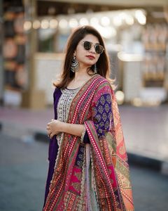 Elegante conjunto de Palazzo con el diseñador Dupatta Traje étnico perfecto para bodas festivas y ocasiones de fiesta - Product Image 2