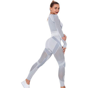 Ensembles de yoga élégants et confortables pour femmes, vêtements de sport pour le yoga, le pilates et les entraînements de fitness, en tissu de qualité supérieure - Product Image 2