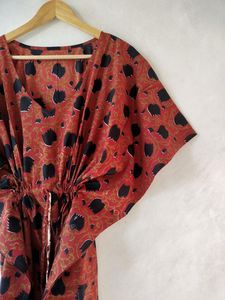 ชุดเดรสคอวีผ้าฝ้ายอินเดียยาวถึงพื้นออกแบบลายดอกไม้ปักด้วยมือสำหรับผู้หญิงชุดเดรสลำลองซักได้ชายหาดวันหยุดพักผ่อนสระว่ายน้ำเลานจ์ - Product Image 2