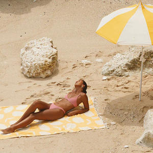 Serviette de plage en coton turc 100% jacquard tissée <span class=keywords><strong>sur</strong></span> mesure OEM, sans <span class=keywords><strong>sable</strong></span>, double face, gaufrée, avec pompons, pour <span class=keywords><strong>le</strong></span> bain, les voyages, les pique-niques - Product Image 3