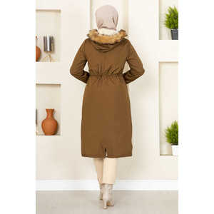 Abrigo Hijab Ayla de Tela Tejida con Cinturón en Color Marrón - Product Image 4
