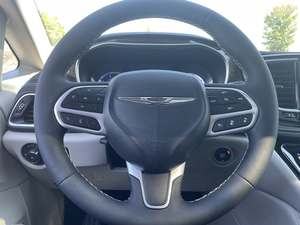 CHRYSLER PACIFICA HYBRID LIMITED FWD USADO 1000% LIMPIO - EN VENTA - LISTO PARA ENTREGAR - ENTREGA A DOMICILIO - Product Image 5