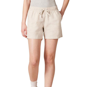 Shorts pour femmes en tissu doux au toucher, conçus pour le confort, avec un matériau respirant, écologique et à séchage rapide, au design épuré et simple. - Product Image 1
