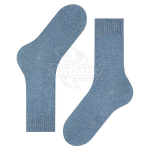 Chaussettes en coton respirantes décontractées de haute qualité Logo personnalisable Fabriqué en usine pour un usage quotidien Disponible en blanc rouge pour l'hiver - Product Image 1