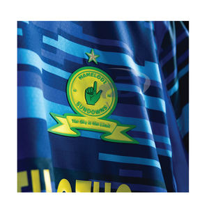 เสื้อฟุตบอลคอกวีพิมพ์ลายตามสั่ง Mamelodi Sundowns ระบายอากาศได้ดี แห้งเร็ว น้ำหนักเบา ผลิตจากโพลีเอสเตอร์ สำหรับทีมกีฬา - Product Image 3