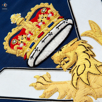 OEM personalizado de alta calidad bordado a mano de tela Escudo de Armas banderín bandera lingote alambre bordado con flecos dorados al por mayor