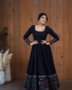 ANARKALI froncé noir avec col rond manches longues pour femmes nouvel arrivage - Product Image 3