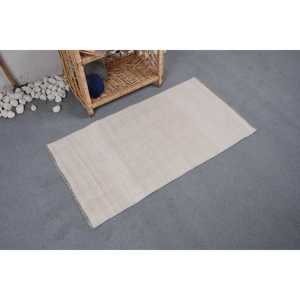 Alfombra Turca Vintage de 1.8x3.3 pies (54.5x100.5 cm), Alfombra Kilim Beige Gris con Diseño de Patchwork - Product Image 1