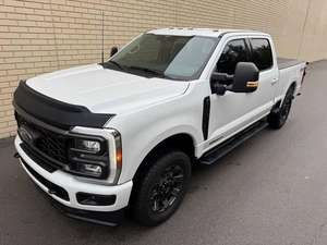 Ford F-350 Super Duty 2023, boîte de vitesses manuelle, conduite à gauche, intérieur foncé, turbo diesel, sièges en cuir, à vendre - Product Image 2