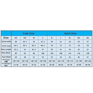 เครื่องแบบฟุตบอลระบายอากาศแบบไล่ระดับสีสินค้ามาใหม่ทีมออกแบบ OEM