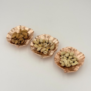 Juego de Tazones Decorativos Reutilizables con Acabado de Cobre en Forma de Hoja para Frutos Secos, Color Elegante para Decoración del Hogar u Oficina, Regalo de Boda Moderno - Product Image 3