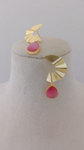 Ensemble de boucles d'oreilles en métal doré brossé Opulent Arc Design audacieux et moderne Produit en vrac personnalisable Fashion Drop - Product Image 4