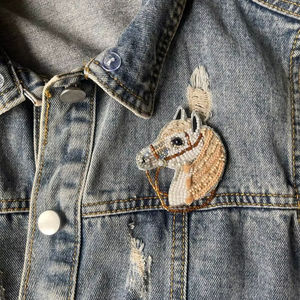 Broches de Bordado con Cuentas de Semillas Hechos a Mano con Diseño de Hojas, Broches Bordados con Cuentas de Semillas de Diseño Personalizado por glowin fashion - Product Image 5