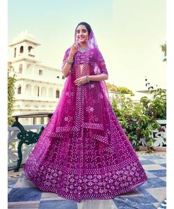 Lehenga Choli Nupcial Paquistaní para Novia en Rosa con Trabajo de Perlas y Lentejuelas Pesadas - Product Image 6