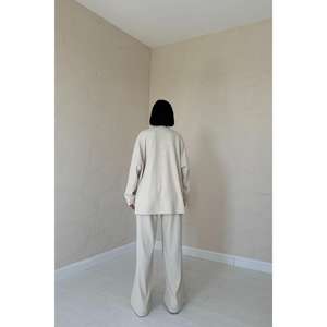 ชุดเสื้อและกางเกงคอร์ดูรอยสีเบจคลาสสิกขายส่ง คุณสมบัติระบายอากาศได้ดี - Product Image 1