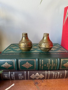 Ensemble de sel poivre en laiton fin avec bouchons sécurisés et brillance parfait pour la décoration de la salle à manger - Product Image 5