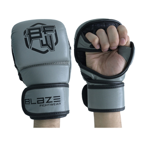 Guantes MMA personalizados 2025 Guantes de boxeo MMA de medio dedo con logotipo personalizado Hechos de cuero de alta calidad Blaze fight wear - Product Image 3