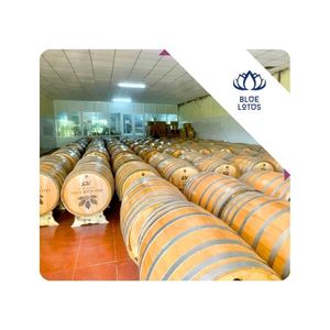 Baril en bois de chêne disponible pour le traitement des boissons, le vieillissement et le stockage de liquides, sur mesure au Vietnam - Product Image 1