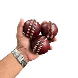 ลูกคริกเก็ตสีแดงแบบแข็ง คุณภาพสูง สำหรับการแข่งขัน ปริมาณมาก ราคาขายส่ง - Product Image 1