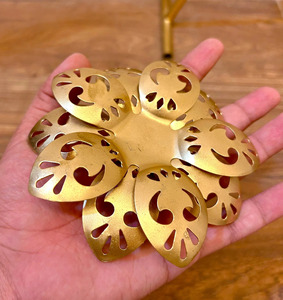 Graceful Lotus The Divine Urli Diya Llama de la tranquilidad Lotus Design Urli Diya - Product Image 4