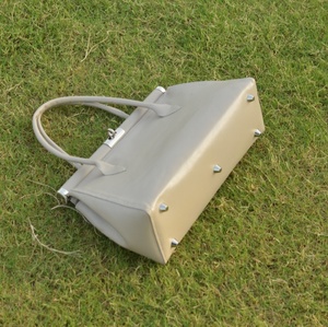 Bolso de mano para mujer Cuero genuino de alta calidad con cremallera Fabricado para venta al por mayor - Product Image 4