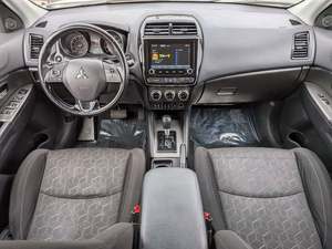 OFERTA ESPECIAL 2021 MIT-SU-BI-SHI OU-TLA-ND-ER SPORT SE FWD TRANSMISIÓN AUTOMÁTICA - Product Image 3