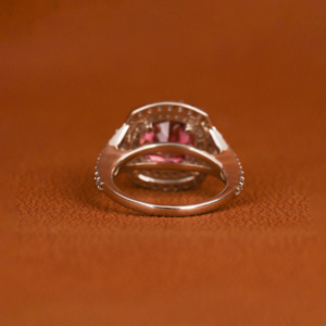 Bague de fiançailles à double halo en diamant de laboratoire taillé sur coussin rose personnalisé IGI or massif 18KT Design tendance Bling pour filles - Product Image 3