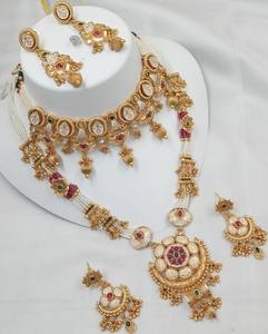 ENSEMBLE DE BIJOUX INDIENS À LA MODE ET TRADITIONNELS EN CUIVRE ENSEMBLE DE BIJOUX DE MARIAGE POUR FEMMES BOUCLES D'OREILLES ET COLLIER - Product Image 1