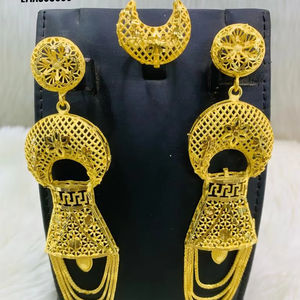 Nouvelle arrivée Boucles d'oreilles longues de haute qualité, au design élégant, plaqué or 18 carats, un gramme de bijoux pour femmes - Product Image 1