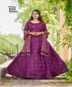 Prix de gros sur la mode Georgette broderie à volants travail Lehenga Choli Dupatta ethnique fête porter vêtement robe tissu - Product Image 2