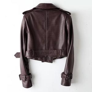 Chaqueta Corta de Cuero Genuino para Mujer, Cuello Extendido, Manga Larga, Doble Botonadura, con Cinturón, Estilo Corto, Chaquetas de Cuero Personalizadas - Product Image 5