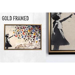 Toile imprimée moderne avec motif de graffiti de fille et de papillon de Banksy, 1P Goldframedcanvas - Product Image 1