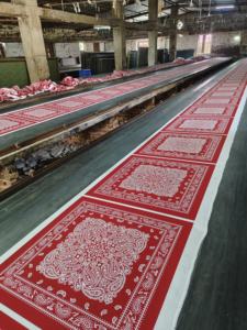 Écharpe en coton personnalisée Écharpe carrée avec logo personnalisé Bandana Imprimé Mariage Écharpe bandana carrée à usage multifonctionnel - Product Image 3