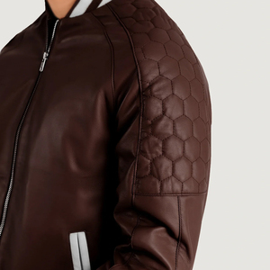 Custom College Varsity Chaquetas Hombres Premium Streetwear Chaqueta de béisbol con parches de mezcla de lana Cuerpo y mangas de cuero para la moda - Product Image 6