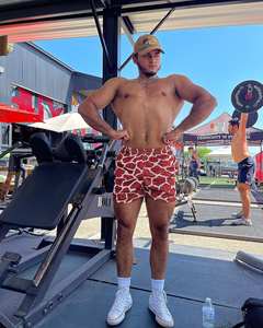 กางเกงขาสั้นชายหาดสำหรับผู้ชายพิมพ์ลายแฟชั่นออกแบบได้ตามต้องการ - Product Image 2