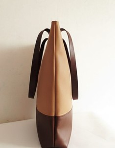 Bolso Tote Minimalista de Dos Tonos en Cuero Genuino con Cierre, Bolso de Hombro Grande Color Marrón Claro para Mujer con Bolsillos Interiores Resistentes al Agua - Product Image 4