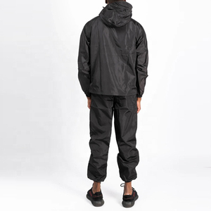 Chándal de poliéster/nailon ecológico impreso personalizado para hombre, traje de jogging ligero a prueba de viento de dos piezas - Product Image 5