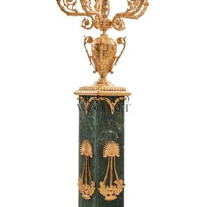 Candélabre sur piédestal en marbre vert majestueux avec lampe figurative en laiton plaqué or et abat-jour en verre flamme - Product Image 5