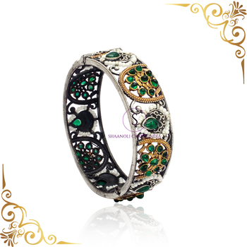 สีเทาเข้ม