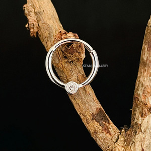 Lunette en or massif 14 carats avec diamants naturels Daith Piercing Fine Jewelry. - Product Image 2