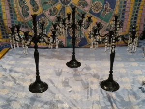 Bougeoir dernier style léger de luxe en noir poli avec des perles de cristal fabriqué à la main élégant avec une finition d'excellente qualité - Product Image 3