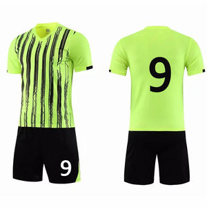 Uniformes de Fútbol Personalizados por Sublimación, Suministro al por Mayor, Colores y Diseños Personalizados, Ligeros, Ecológicos, 100% Poliéster - Product Image 2